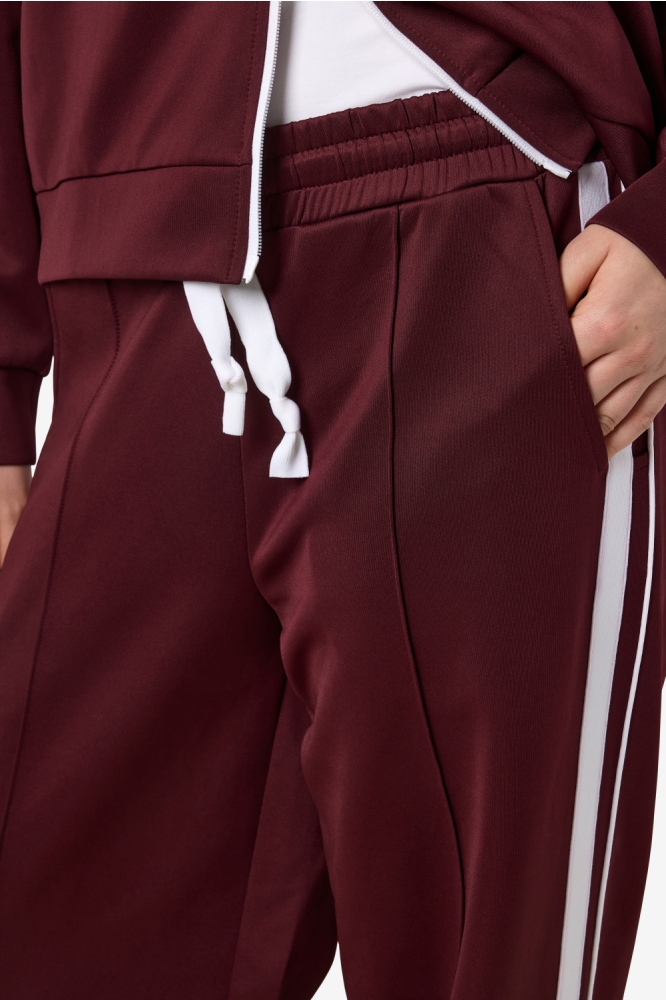 NMJENNA NW SPORTY JOGGER JRS FWD 27031526 Windsor Wine/WHITE STRIPE